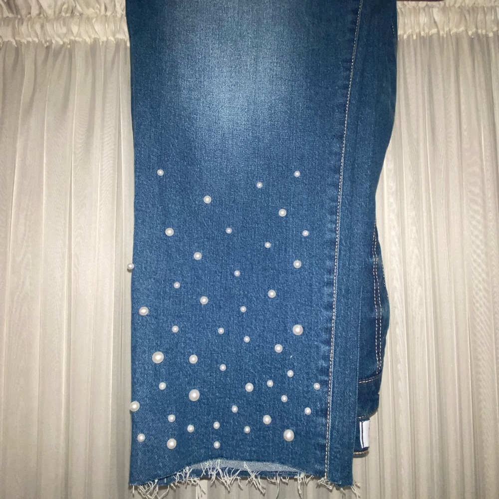 Crown and Ivy Cropped Pearl Jeans